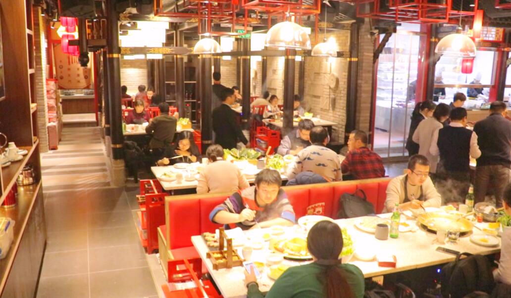 招5個服務(wù)員，可以開一家重慶火鍋店？