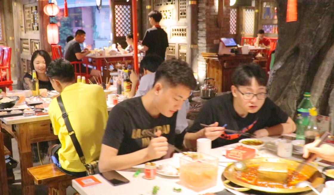 重慶火鍋，推出低價套餐，生意是否好？