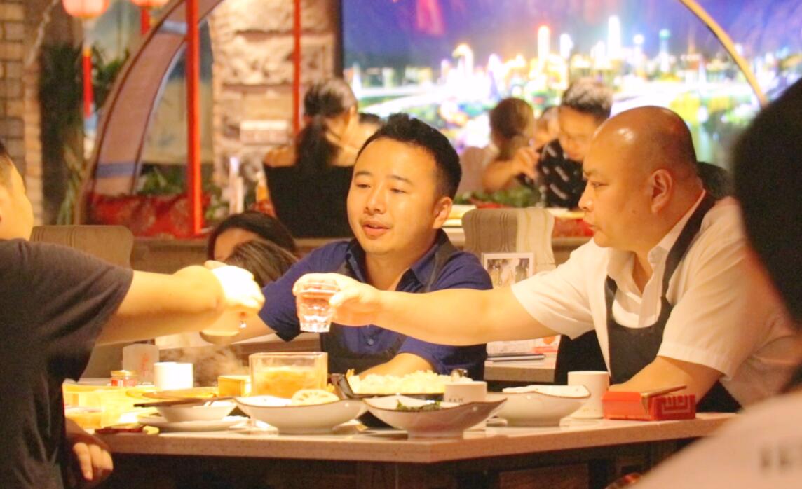火鍋店選址在巷子里，如何招攬生意？